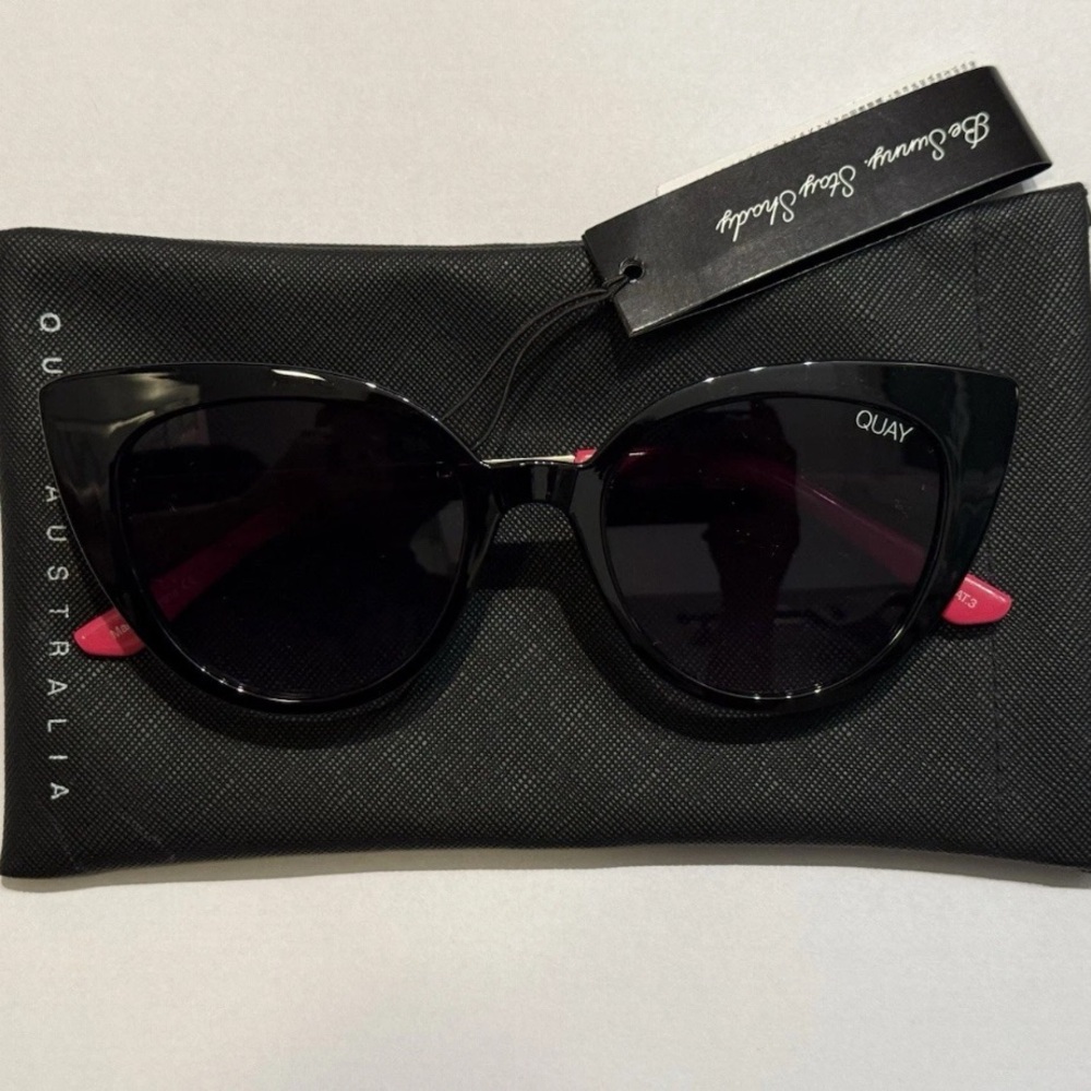 Quay AUDACIOUS 125 black with pink details Sunglasses